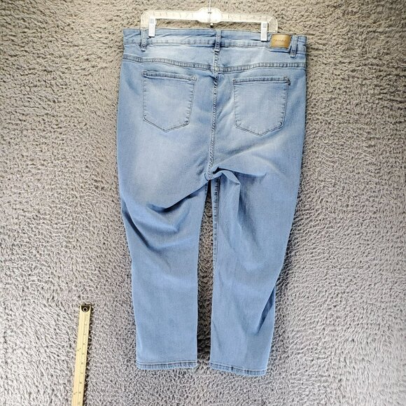 Tahari Jeans Womens 20W Blue Mid-Rise Capri Hannah Style Stretch Denim - Picture 14 of 15